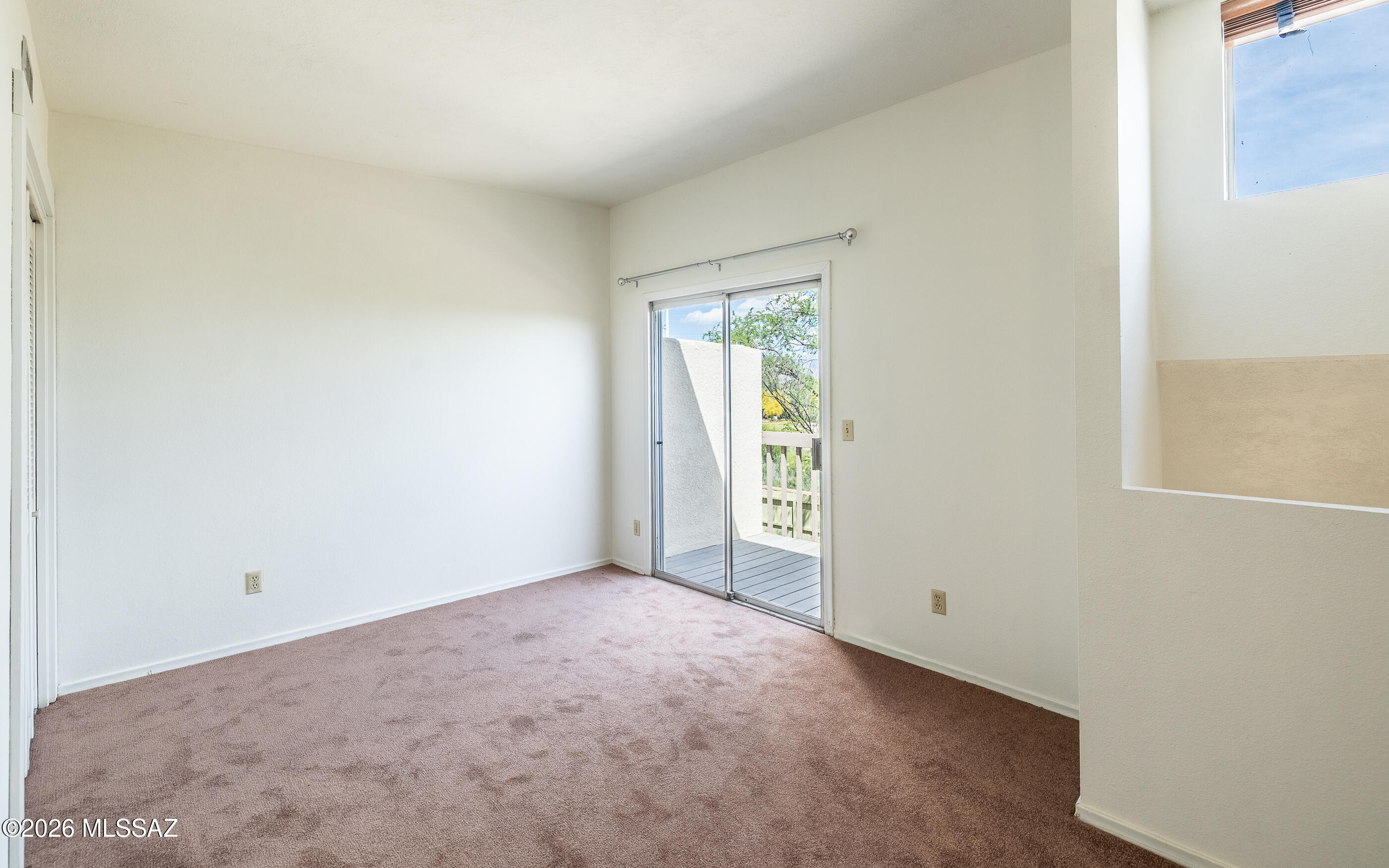 3750 North Country Club Road, Unit 46 Tucson, AZ 85716 - Photo 21 of 34 an empty room with window