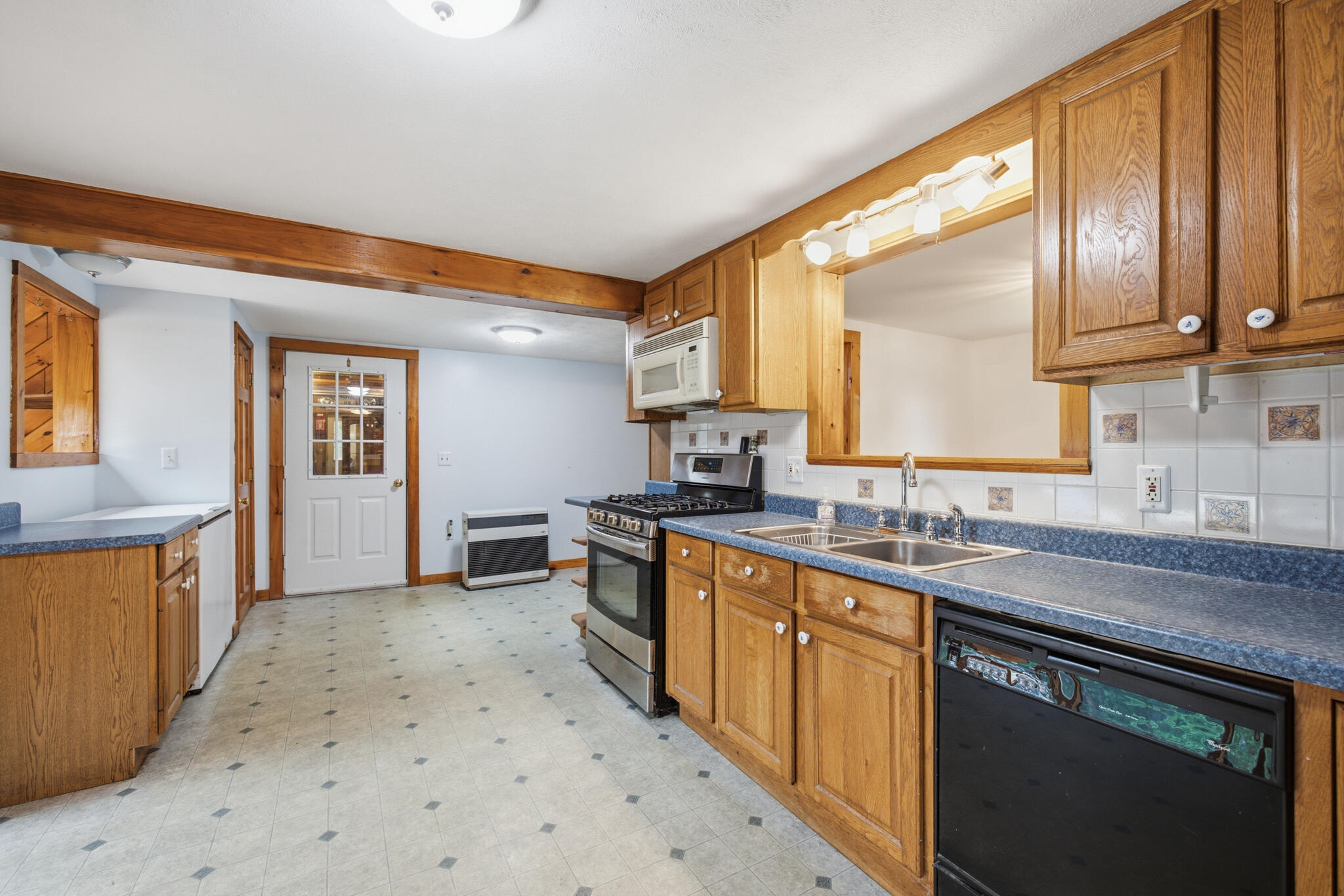 426 Hight Road Biddeford, ME 04005 - Photo 11 of 41