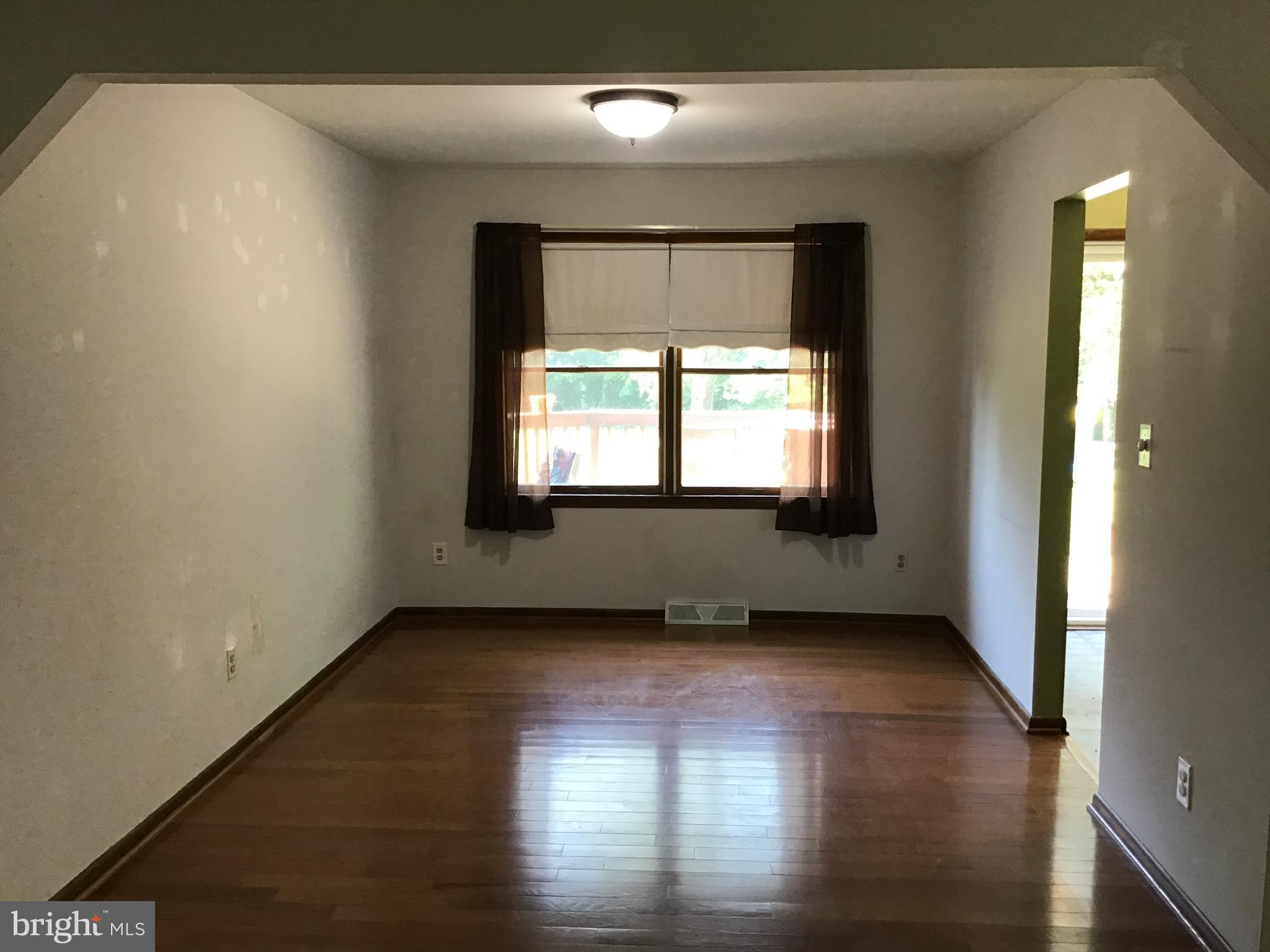 14511 Liberty Road Mount Airy, MD 21771 - Photo 10 of 19 Bring on Thanksgiving dinner.