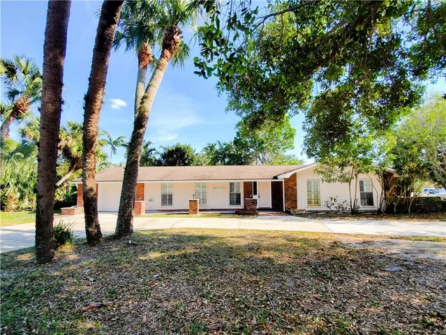 $2,100 | 2671 Victory Boulevard, Vero Beach, FL 32960