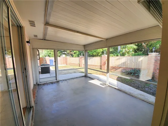 $2,100 | 2671 Victory Boulevard, Vero Beach, FL 32960