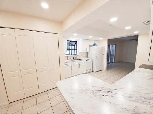 $2,100 | 2671 Victory Boulevard, Vero Beach, FL 32960