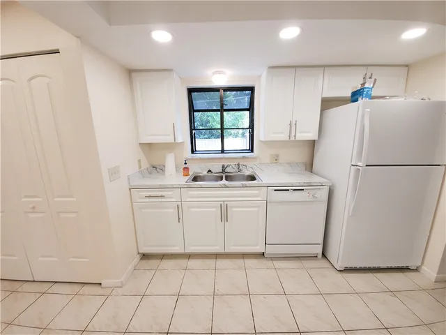 $2,100 | 2671 Victory Boulevard, Vero Beach, FL 32960