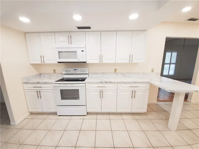 $2,100 | 2671 Victory Boulevard, Vero Beach, FL 32960