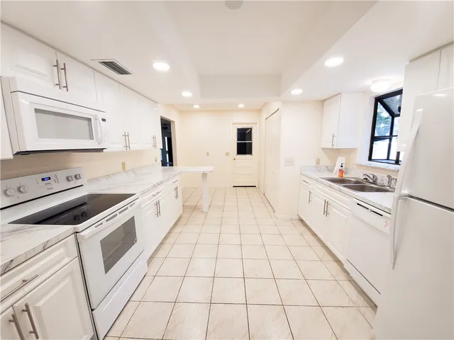 $2,100 | 2671 Victory Boulevard, Vero Beach, FL 32960