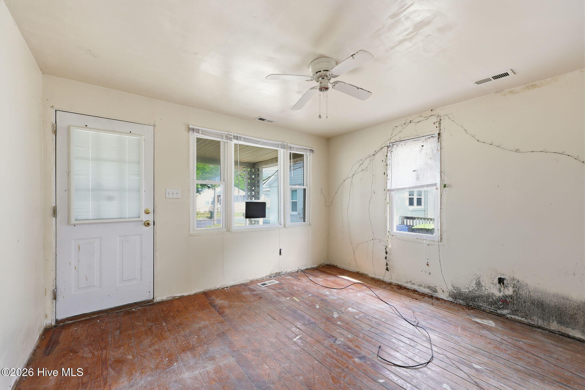 408 Pollock Street Beaufort, NC 28516 - Photo 10 of 37