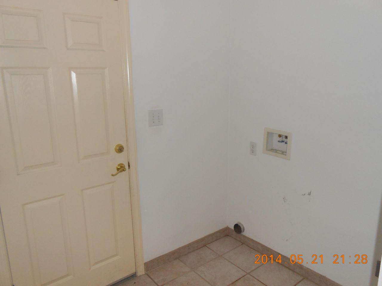 7072 Pit Road Redding, CA 96001 - Photo 13 of 20 a view of a room