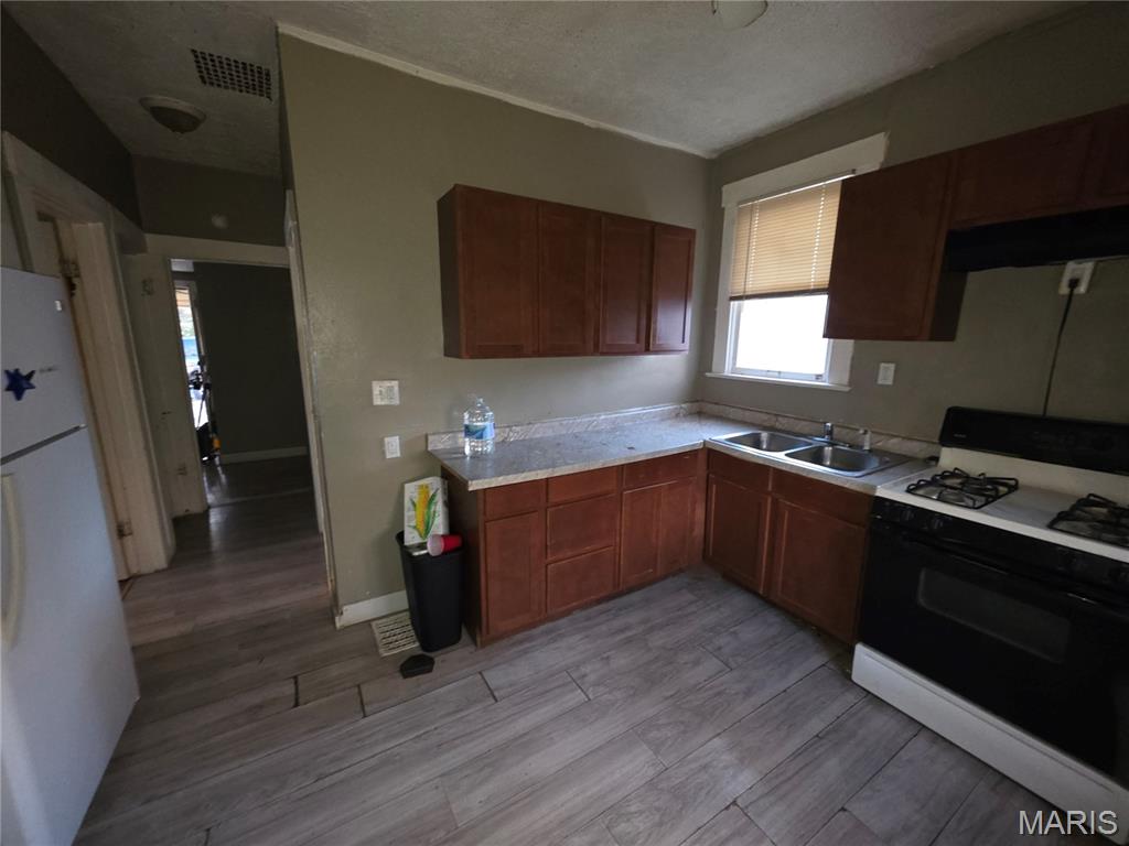 8015 Allen Avenue St. Louis, MO 63114 - Photo 16 of 65