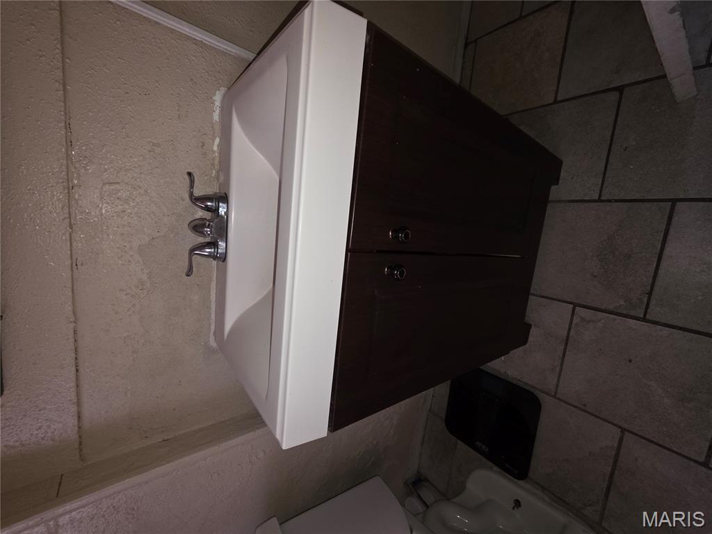 8015 Allen Avenue St. Louis, MO 63114 - Photo 30 of 65