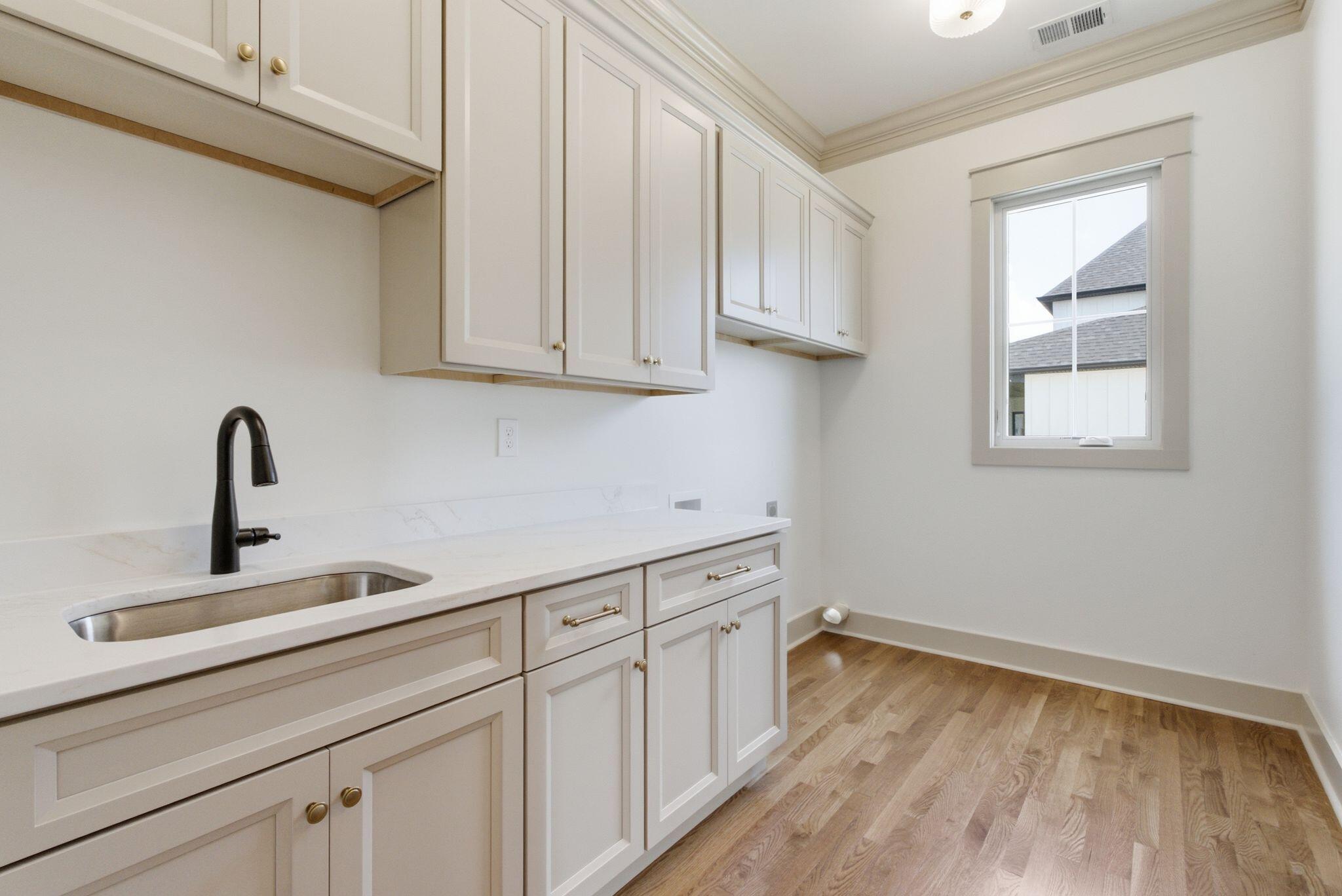 112 Pin Tail Road Nicholasville, KY 40356 - Photo 38 of 73 Spacious laundry room.