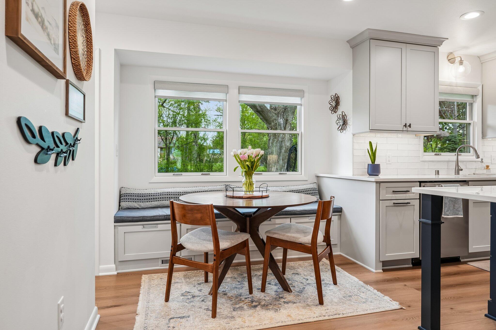 2430 West Apple Tree Road Glendale, WI 53209 - Photo 18 of 42 Dining