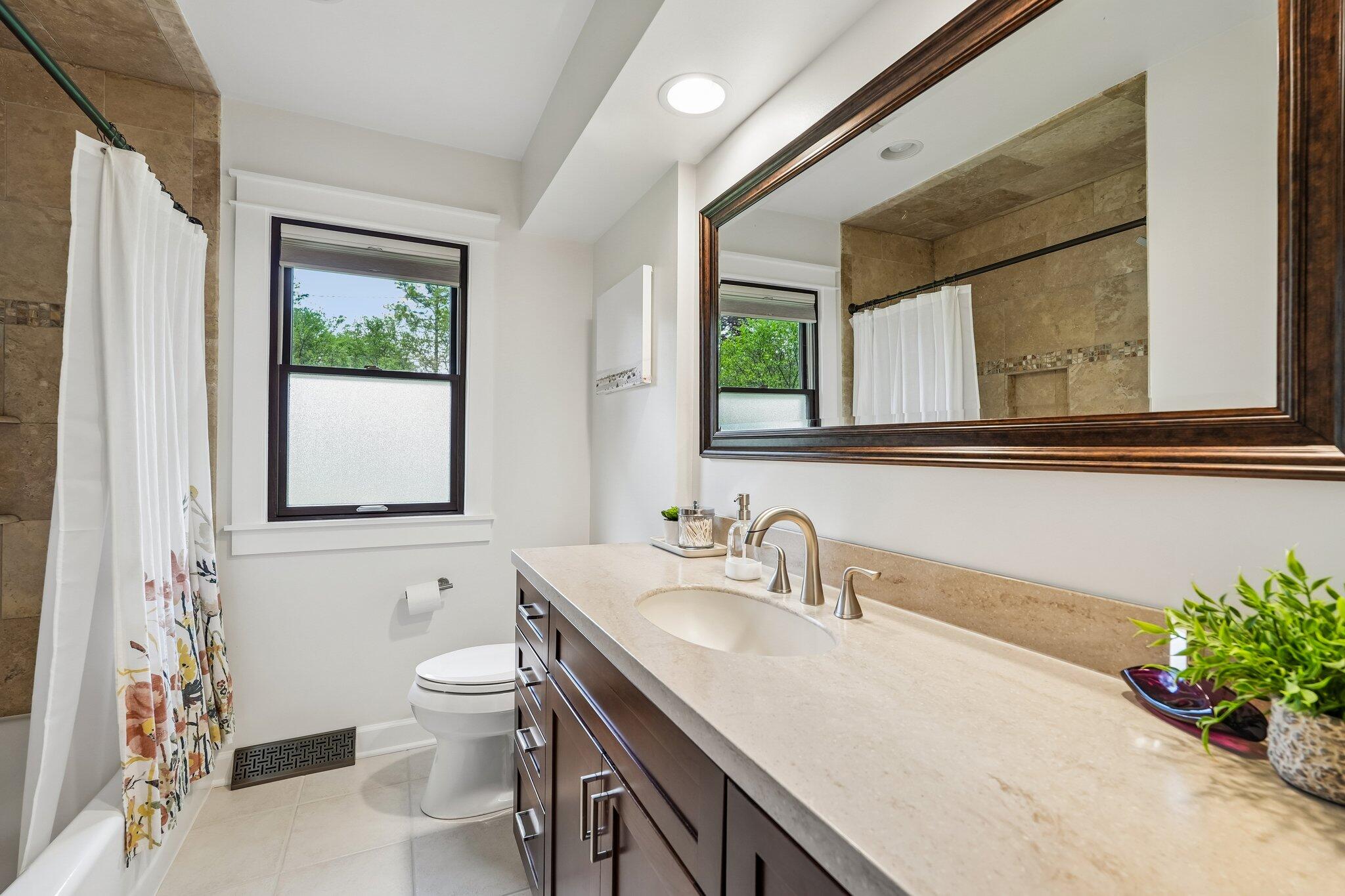 2430 West Apple Tree Road Glendale, WI 53209 - Photo 30 of 42 Full bath