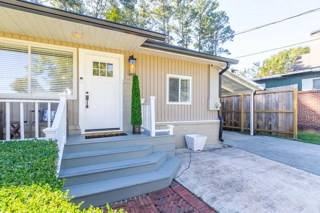 a view of a house with porch