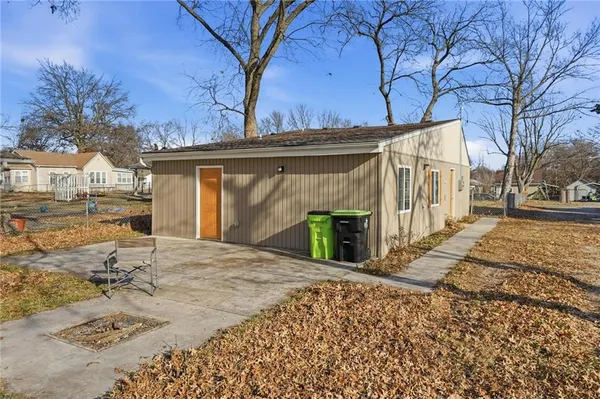 $201,000 | 1404 South Butler Drive, Harrisonville, MO 64701