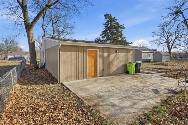 $201,000 | 1404 South Butler Drive, Harrisonville, MO 64701