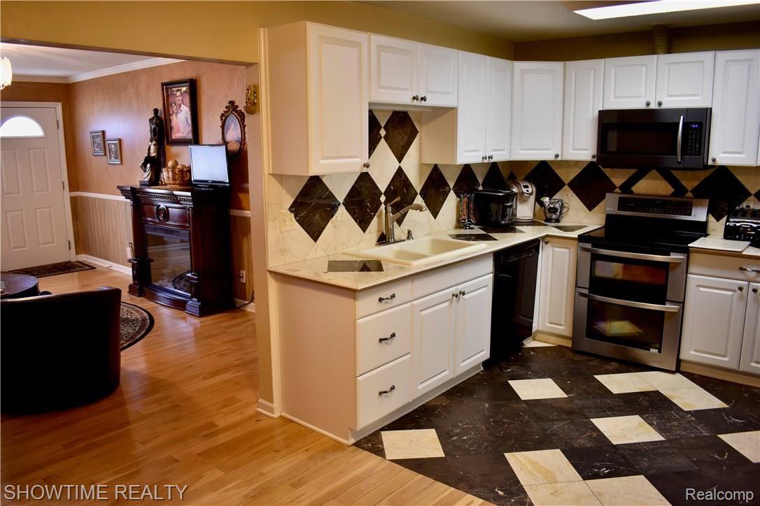 2350 Gerald Avenue Rochester, MI 48307 - Photo 17 of 27 DSC_0410.jpg