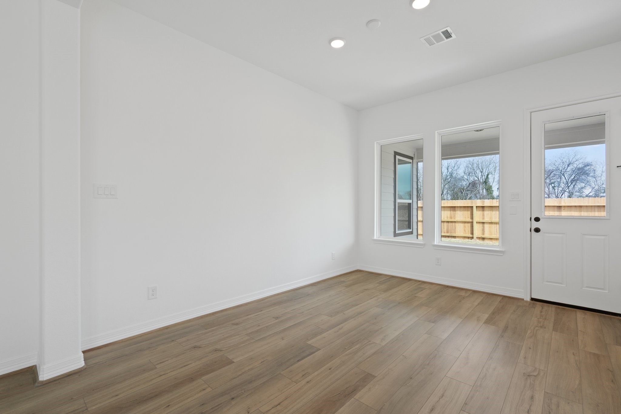 7818 Jasper Meadows Way Angleton, TX 77515 - Photo 12 of 26 Note: Sample product photo. Actual exterior and interior selections may vary by homesite. Photo may be virtually staged