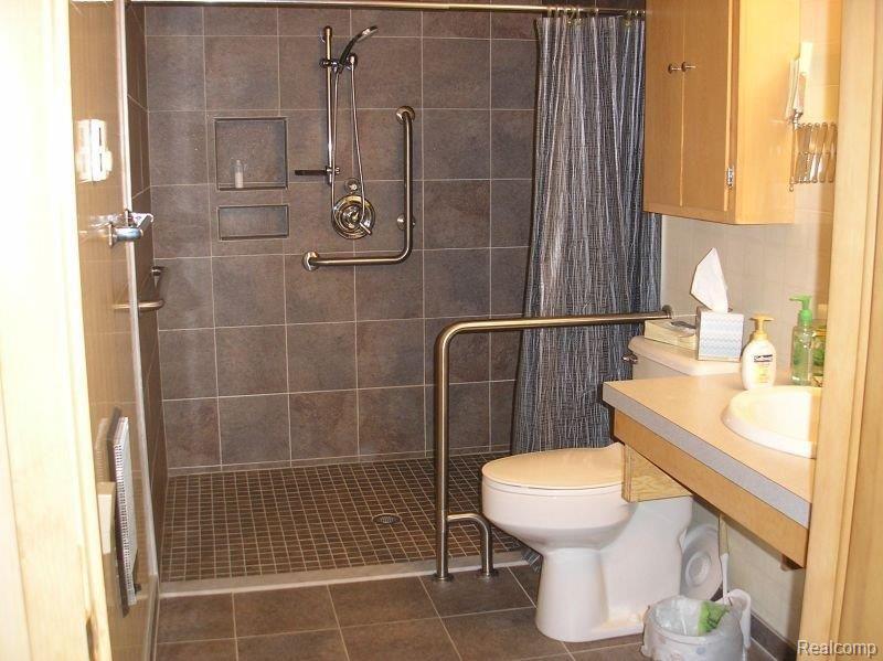 3379 West Gilford Road Caro, MI 48723 - Photo 6 of 10 3379 handicap bathroom.jpg