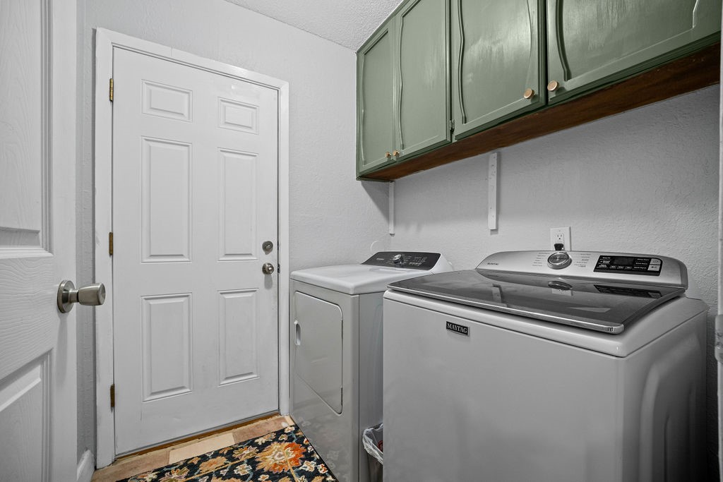 2302 Memorial Parkway Portland, TX 78374 - Photo 19 of 21 a utility room with dryer and washer