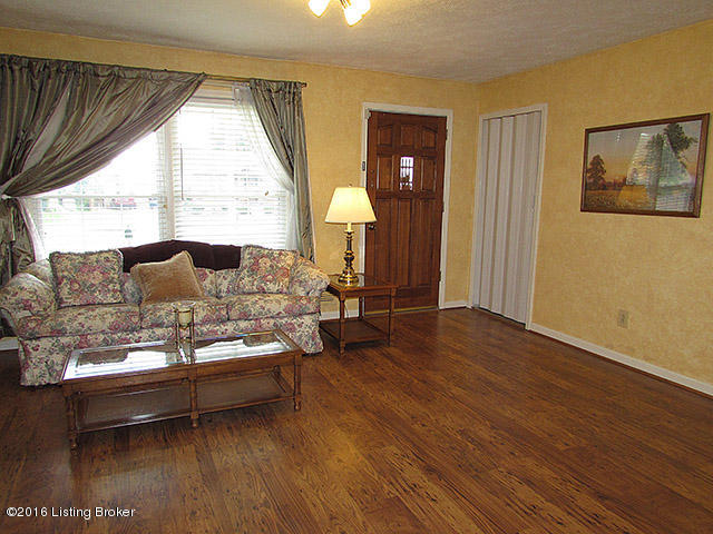 4525 Sandhill Road Louisville, KY 40219 - Photo 8 of 28 IMG_0734