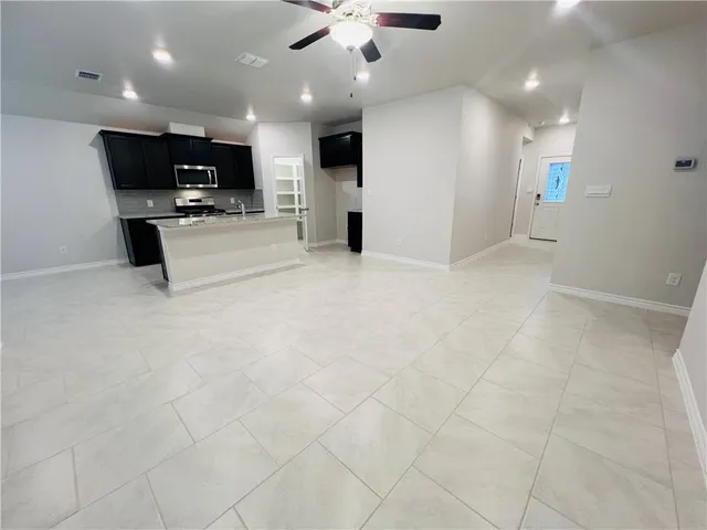 $2,150 | 7906 Bronco Buster Drive, Corpus Christi, TX 78414