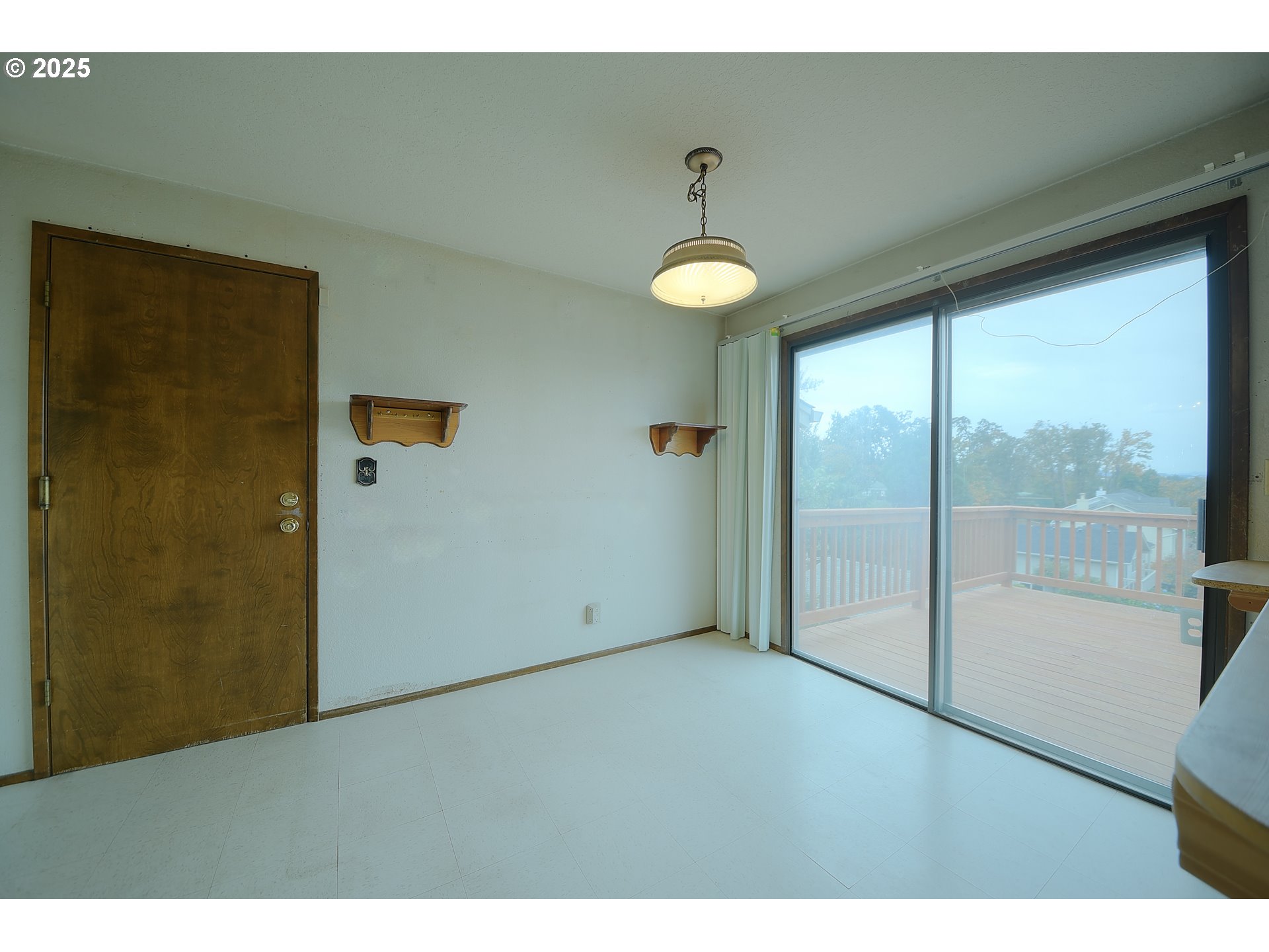 724 Sunset Drive Springfield, OR 97477 - Photo 11 of 29 Gallery Image 11