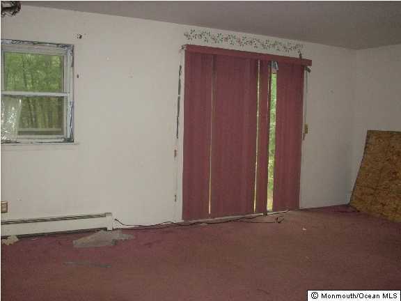 989 Brook Road Lakewood, NJ 08701 - Photo 3 of 3 an empty room with windows