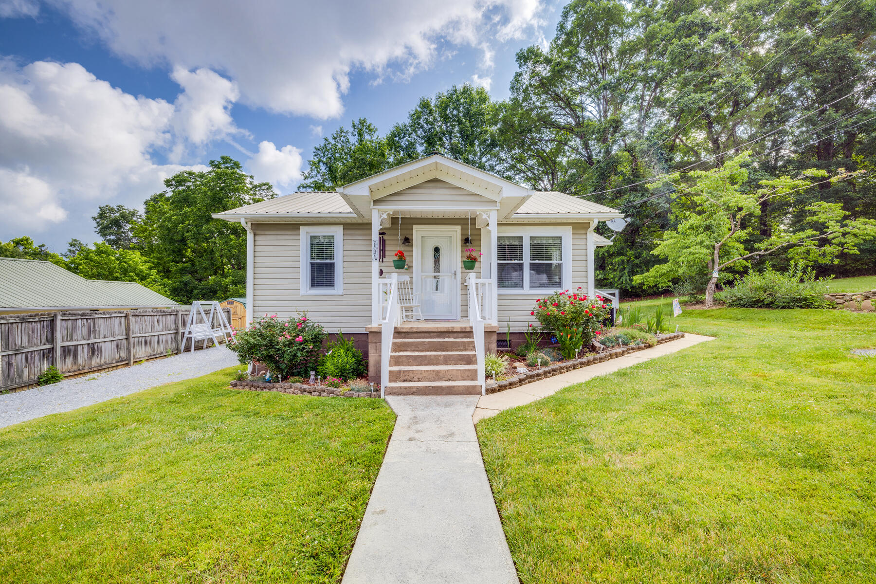 168 Madison Street Erwin, TN 37650 - Photo 1 of 25 001