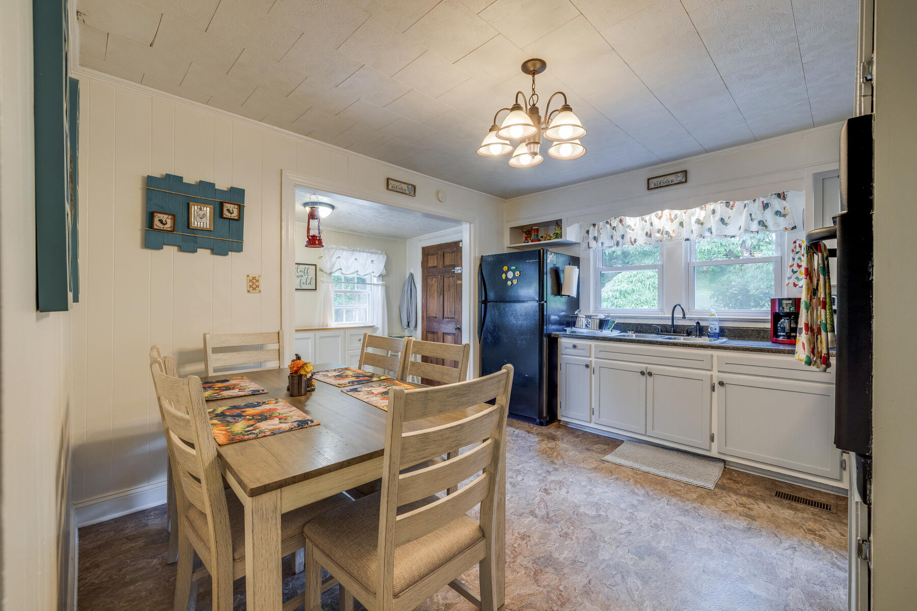 168 Madison Street Erwin, TN 37650 - Photo 12 of 25 012