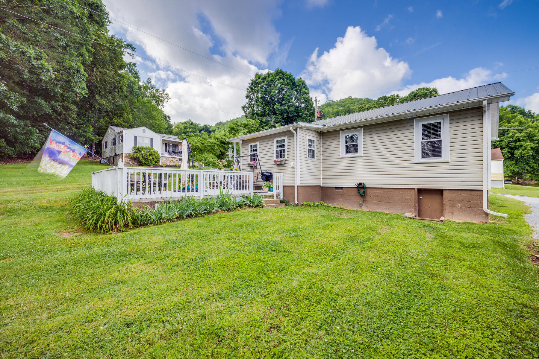 168 Madison Street Erwin, TN 37650 - Photo 23 of 25 023