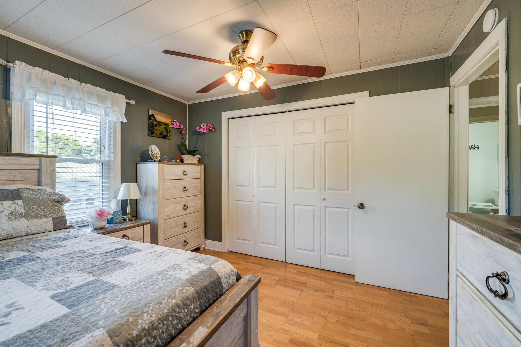 168 Madison Street Erwin, TN 37650 - Photo 10 of 25 010