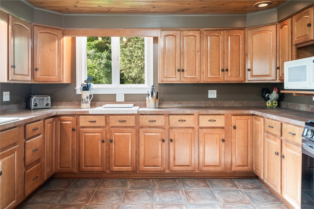 3369 Parker Road Marion, NY 14505 - Photo 16 of 48 HUGE KITCHEN WITH STAINLESS STEEL APPLIANCES!