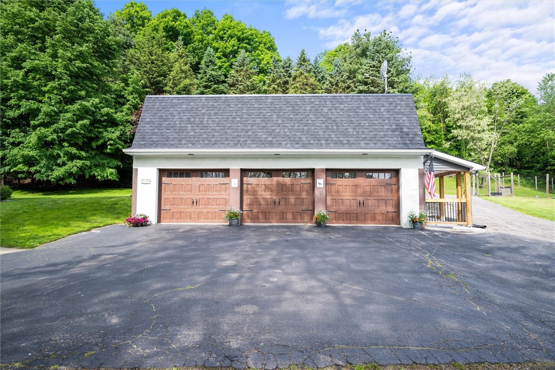 3369 Parker Road Marion, NY 14505 - Photo 5 of 48 NEW GARAGE DOORS!