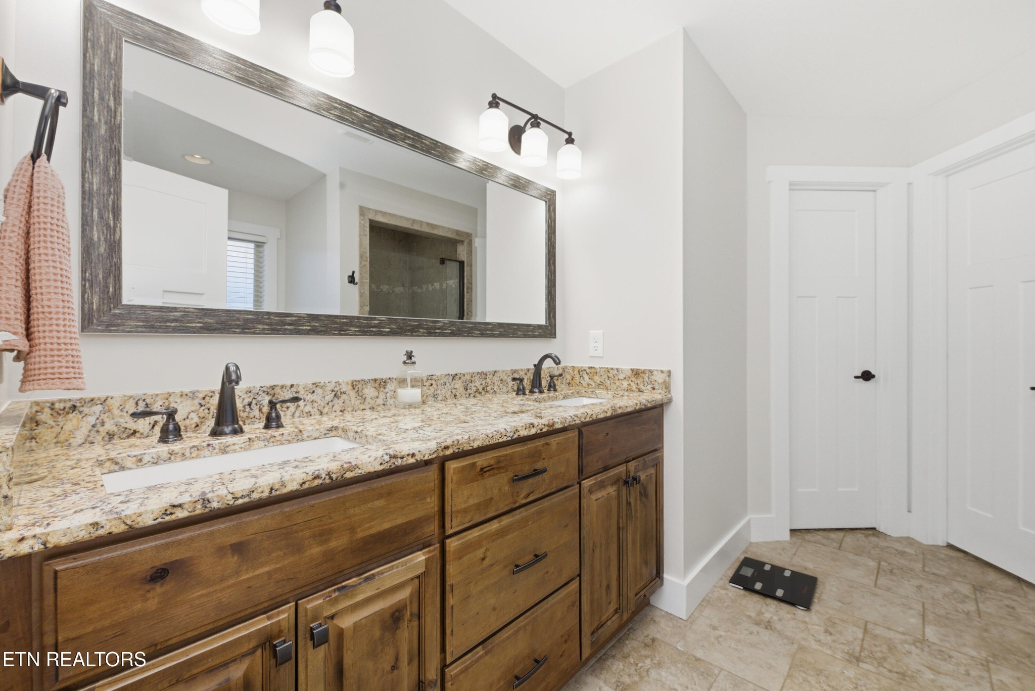 1316 Fox Ridge Drive Powell, TN 37849 - Photo 17 of 41