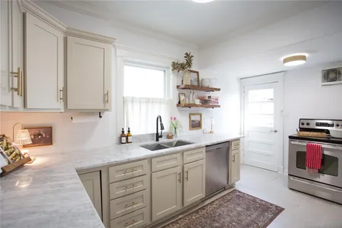 $338,000 | 3915 Charlotte Street, Kansas City, MO 64110