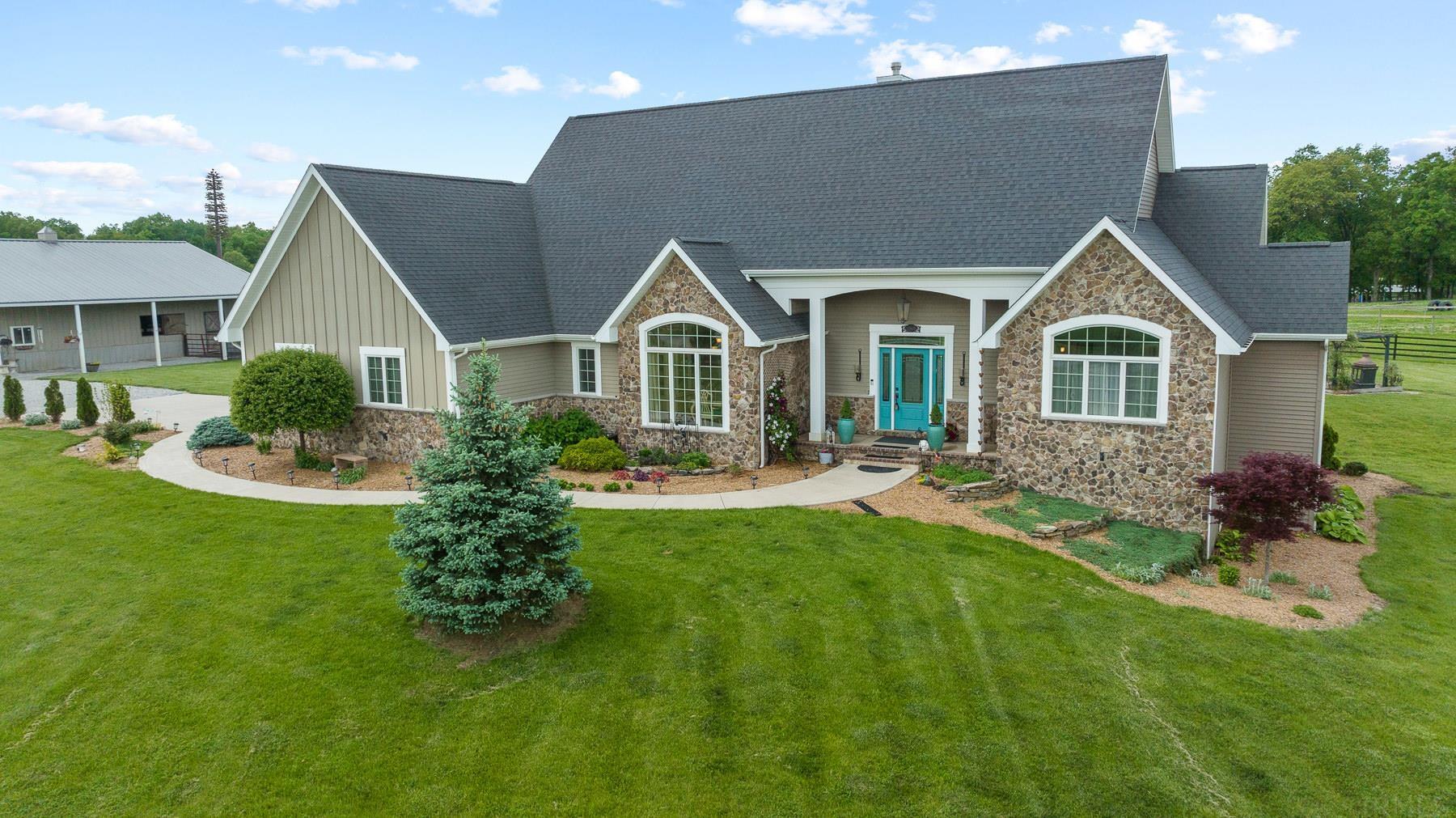 17609 Lochner Road Leo, IN 46765 - Photo 1 of 33