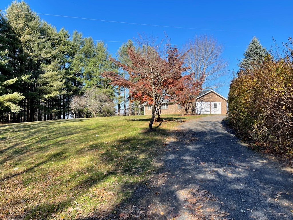 249 Edison Road Fancy Gap, VA 24328 - Photo 3 of 25 Gallery Image 3