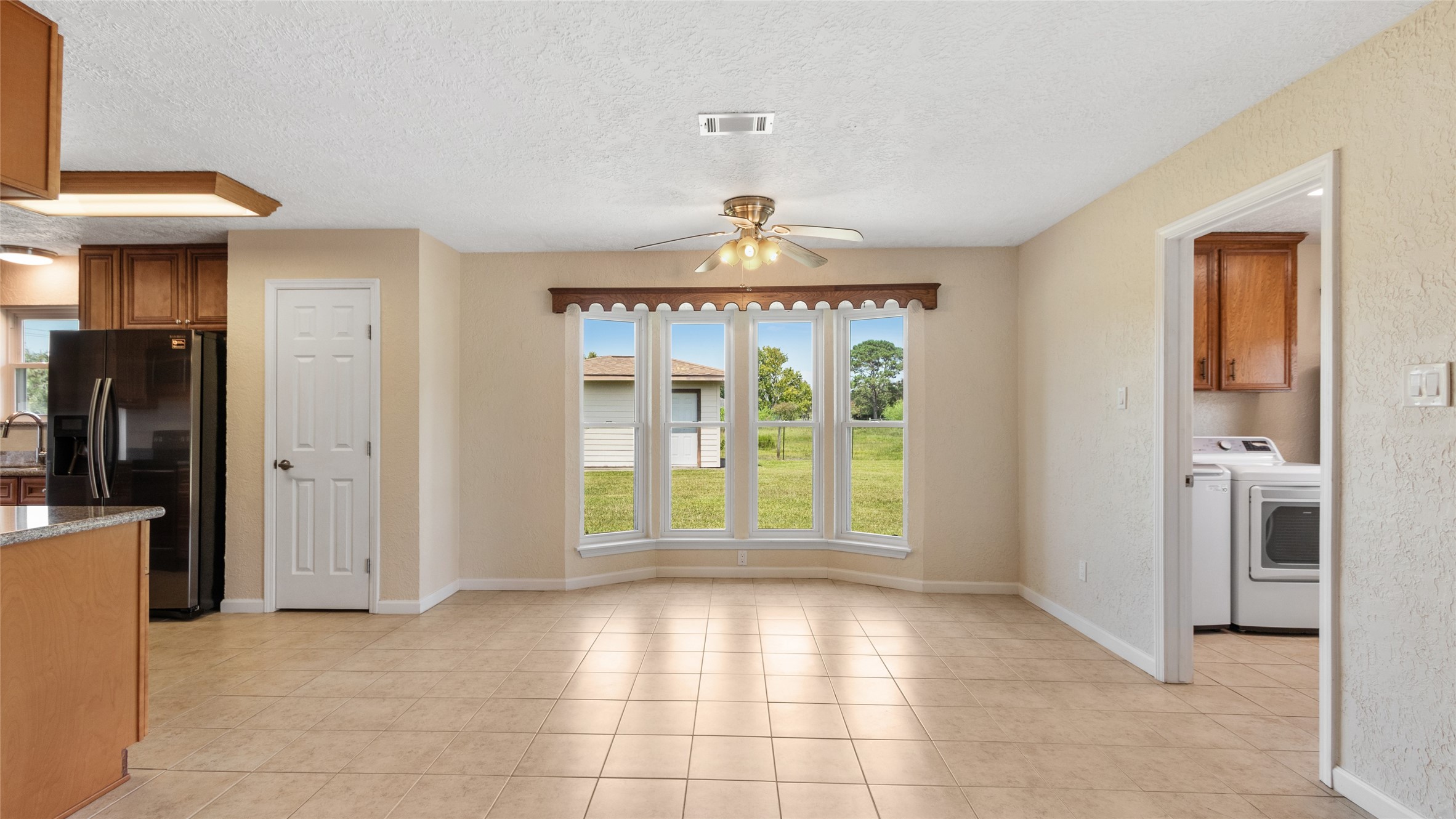 2915 Cemetery Road Santa Fe, TX 77517 - Photo 9 of 35 Breakfast area/nook