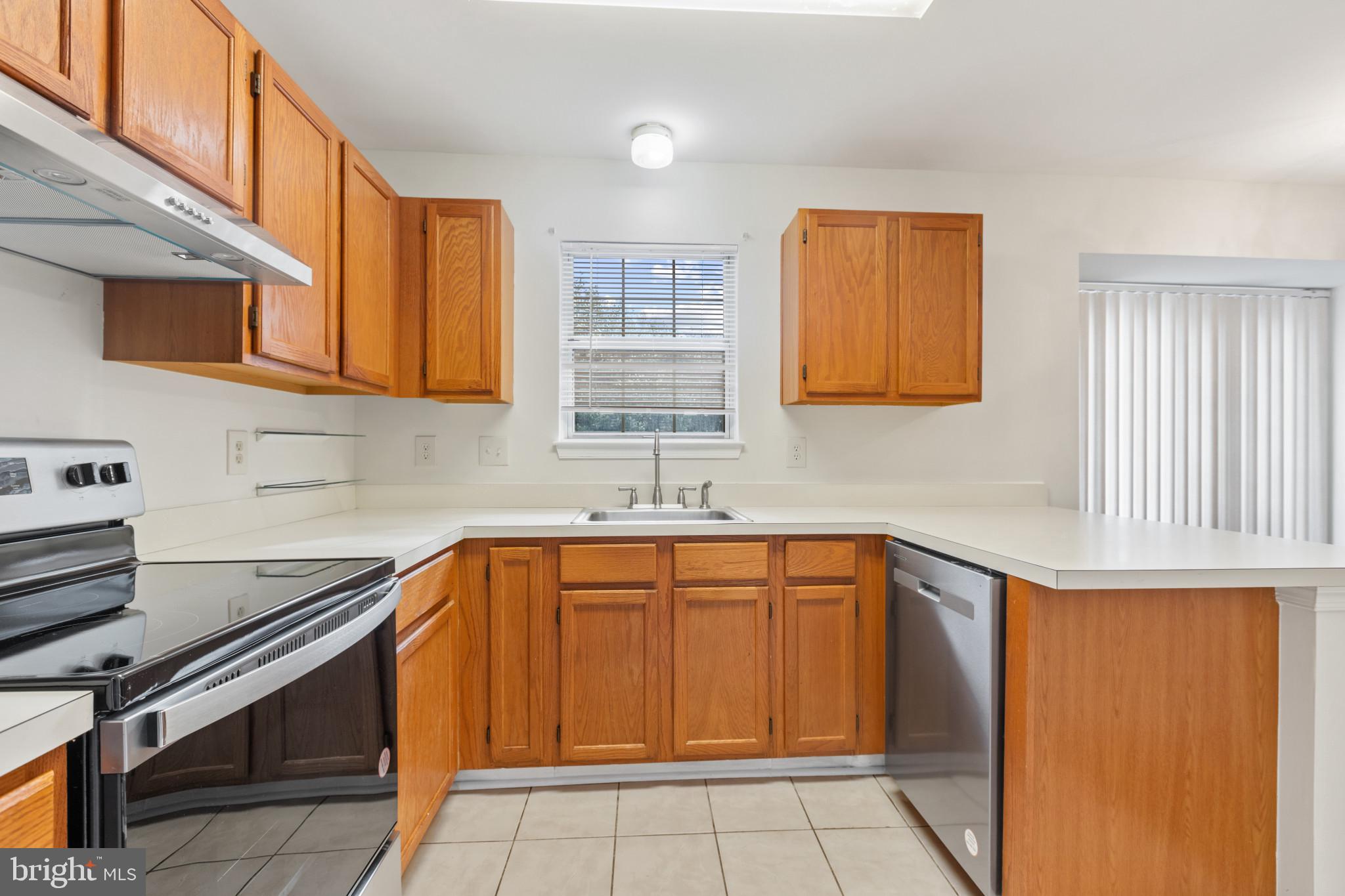 2 Dawn View Court Silver Spring, MD 20904 - Photo 11 of 25 Kitchen with appliances with stainless steel finis