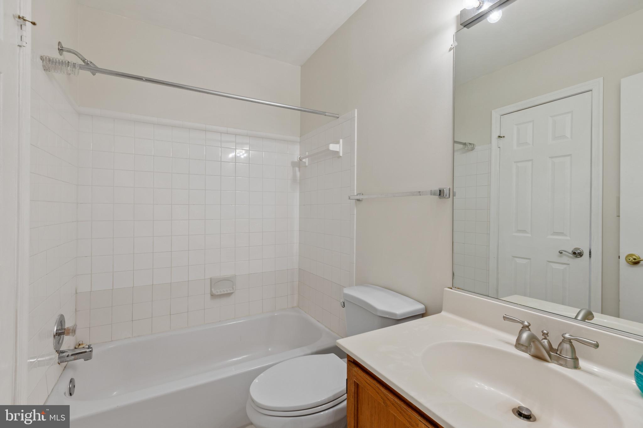 2 Dawn View Court Silver Spring, MD 20904 - Photo 17 of 25 Full bathroom with tiled shower / bath, vanity wit
