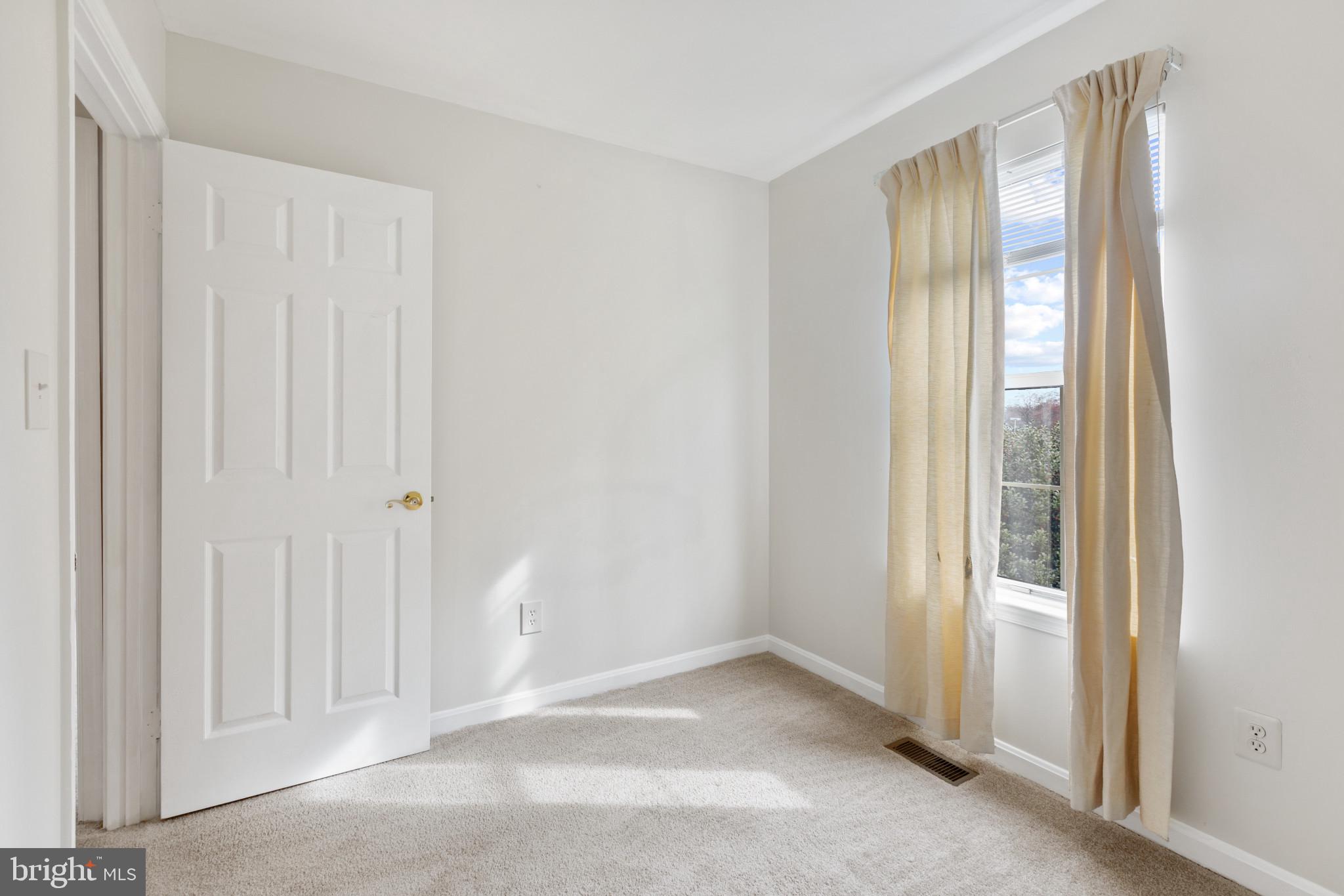2 Dawn View Court Silver Spring, MD 20904 - Photo 21 of 25 Empty room featuring light carpet