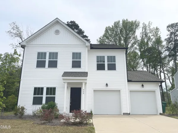$2,095 | 924 Arlington Wood Street, Fuquay-Varina, NC 27526