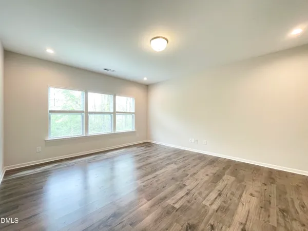 $2,095 | 924 Arlington Wood Street, Fuquay-Varina, NC 27526