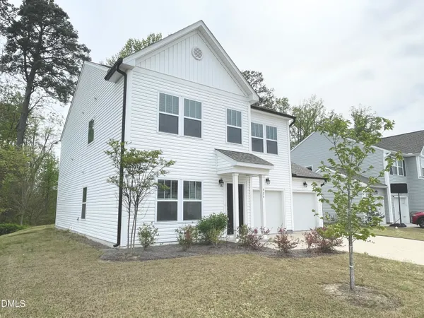 $2,095 | 924 Arlington Wood Street, Fuquay-Varina, NC 27526