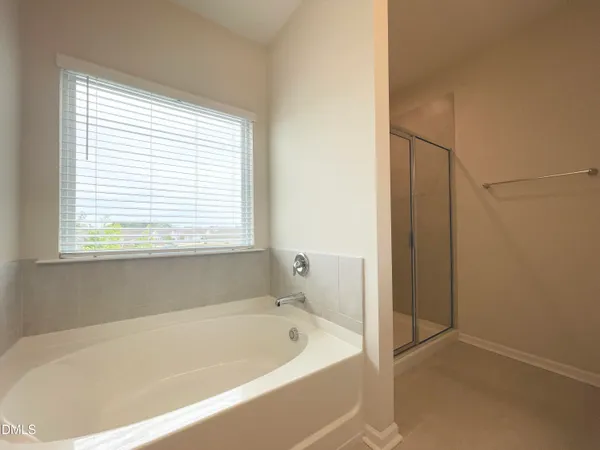 $2,095 | 924 Arlington Wood Street, Fuquay-Varina, NC 27526