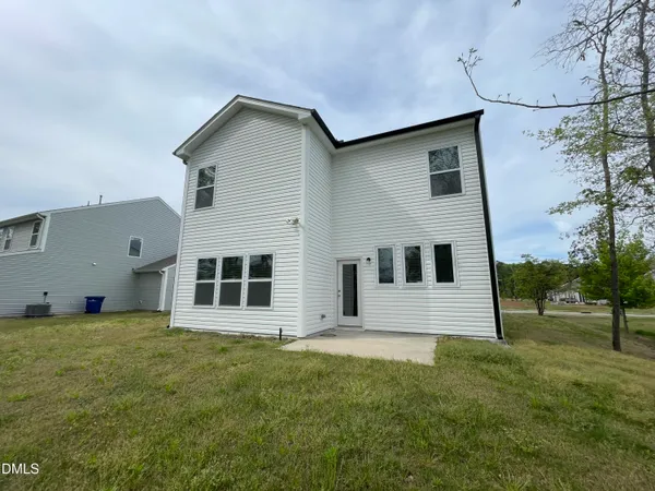 $2,095 | 924 Arlington Wood Street, Fuquay-Varina, NC 27526