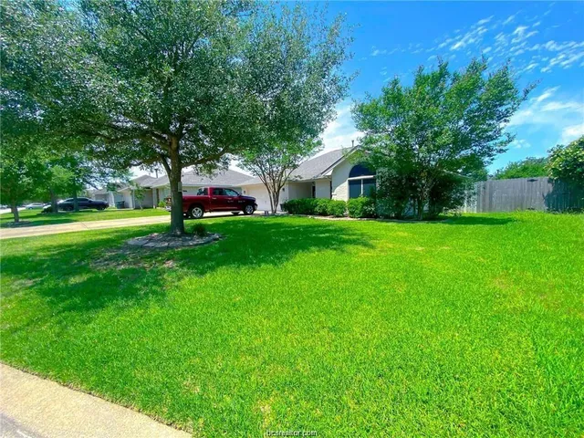 $2,200 | 1317 Markham Court, College Station, TX 77845