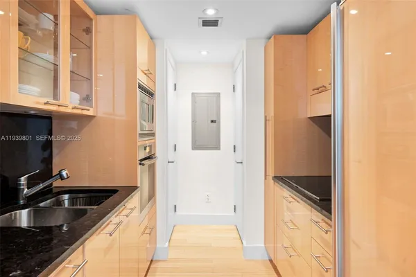 $7,500 | 6801 Collins Avenue, Unit DOOR, Miami Beach, FL 33141