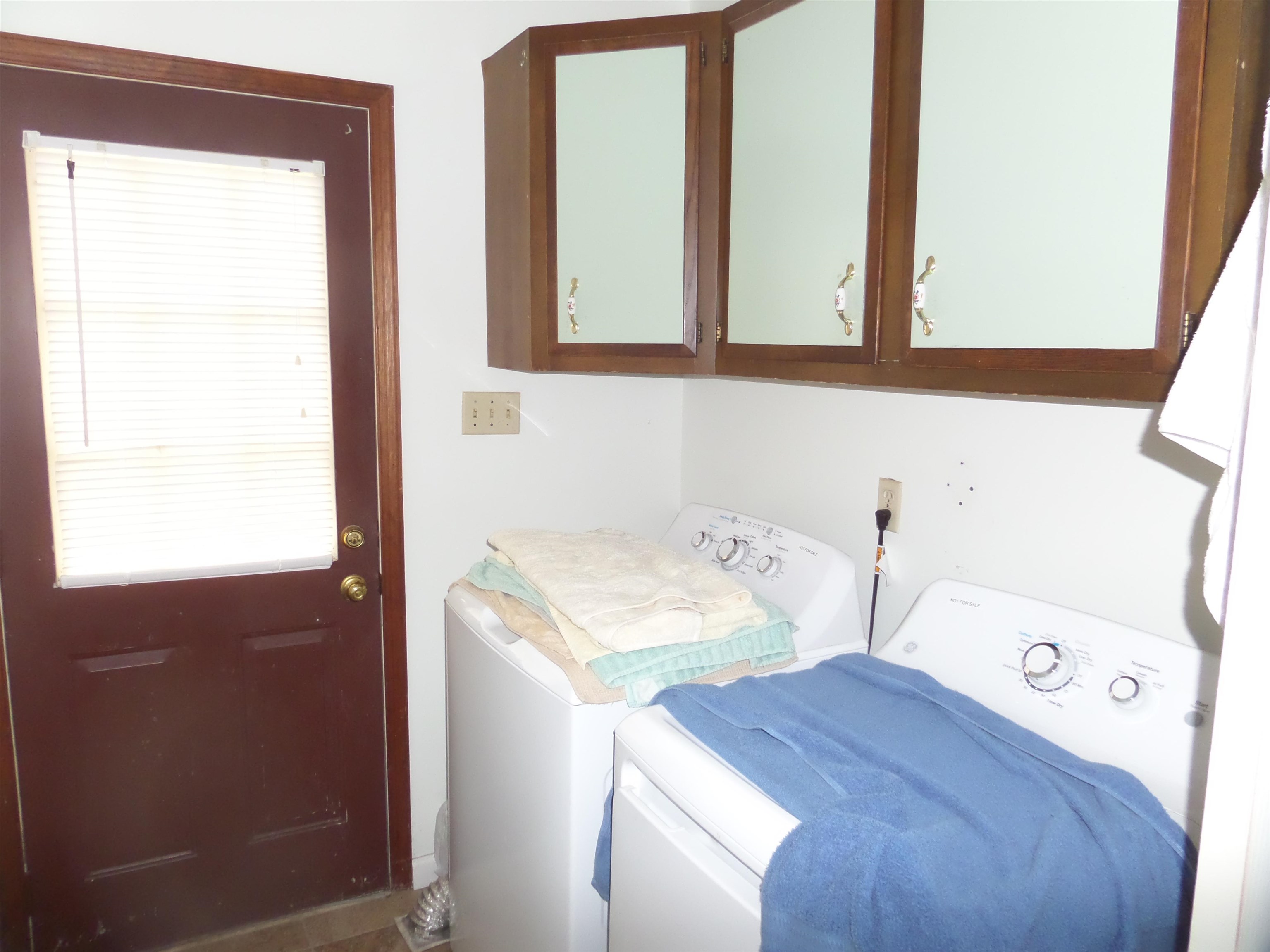 78 Tyler Road Ocean View, NJ 08230 - Photo 9 of 22 a utility room with dryer and washer