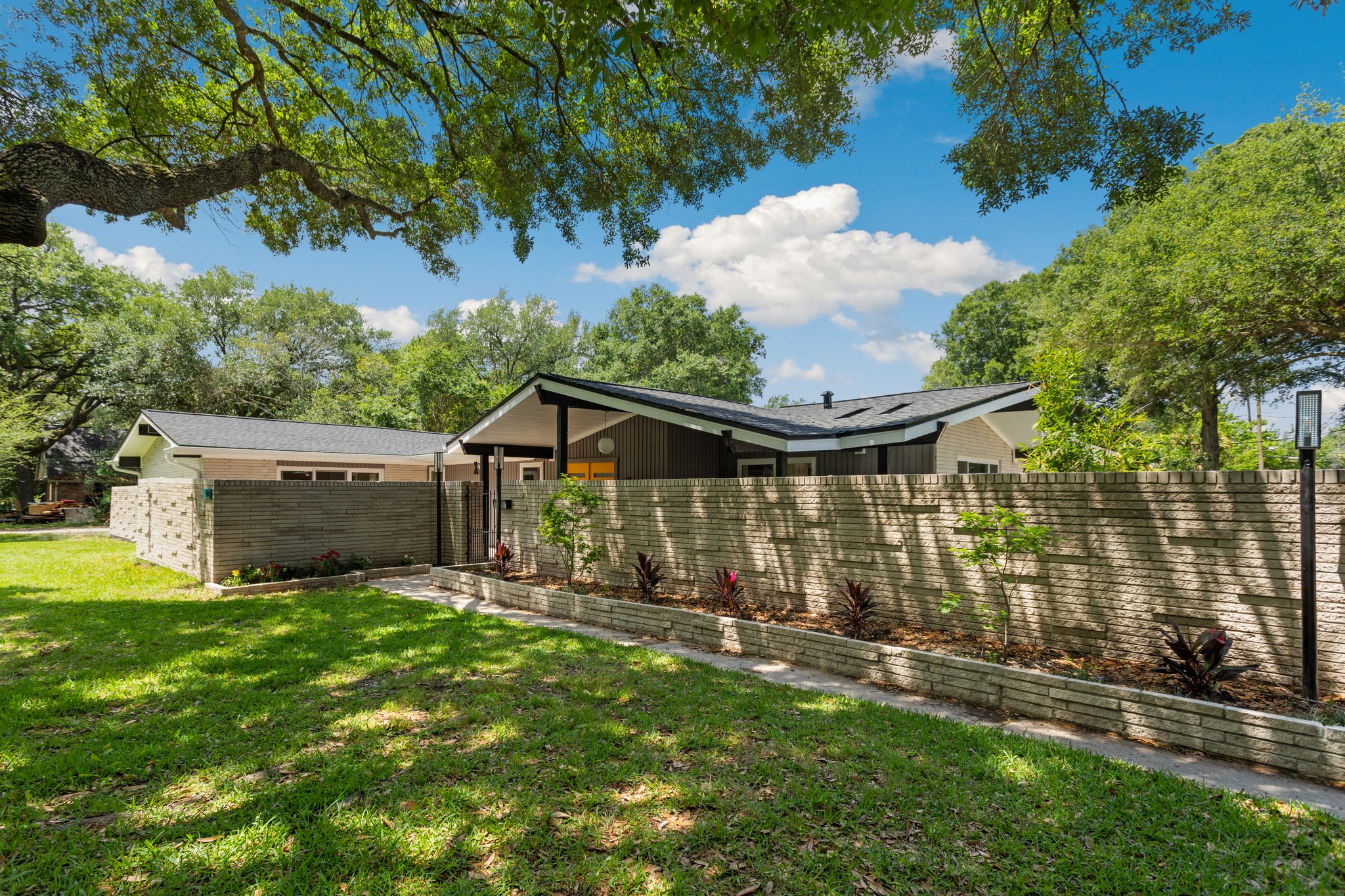 9106 Bonhomme Road Houston, TX 77074 - Photo 6 of 35
